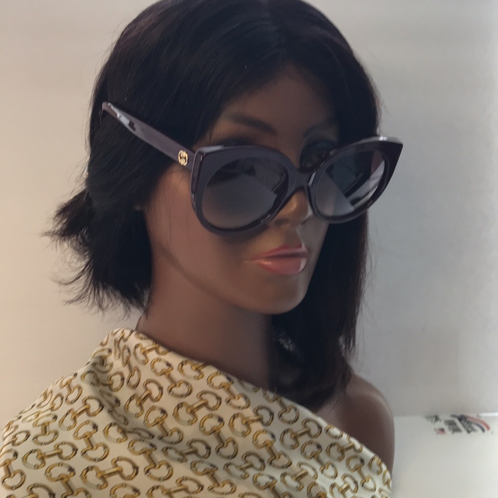 New Authentic Gucci GG0325S 007 55 are women's sunglasses.